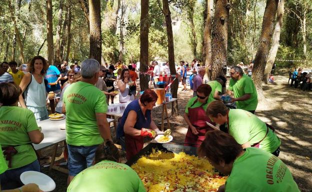 Una paella popular y el festival Bodega Rock abren las fiestas de Hornillos de Eresma