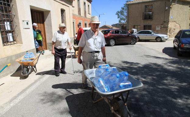 Ochando, el pueblecito segoviano que sufre el calvario de vivir sin agua potable en las casas desde 2014