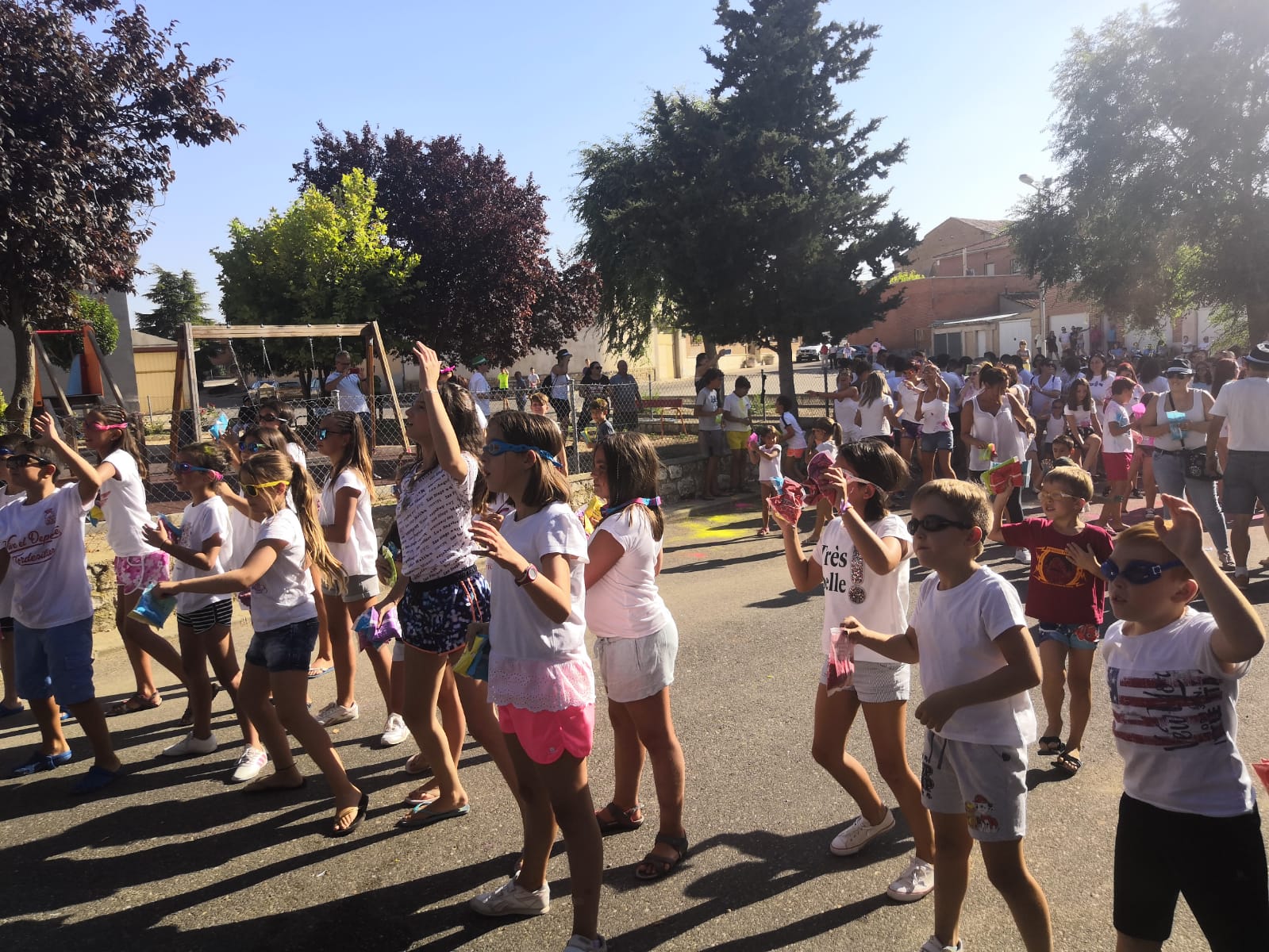 fiesta de colores solidaria con masterclass de Zumba en Torrelobatón