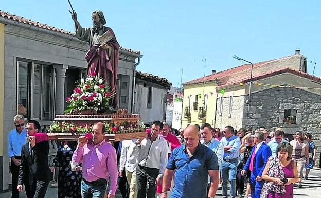 La imagen de San Bartolomé recorre las calles del municipio de Los Santos antes de la misa