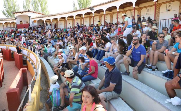 Jornada de toros y música latina en Peñaranda