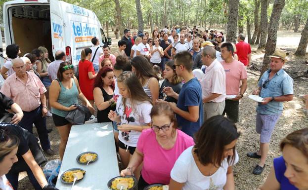 Comida para 400 comensales para despedir las fiestas de San Juan en El Cabaco