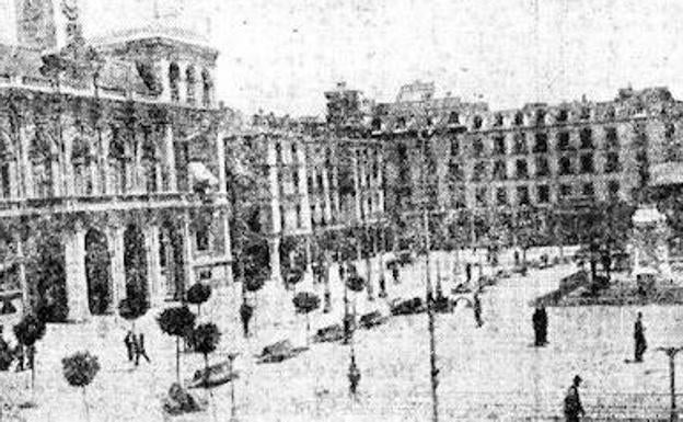 Así era la Plaza Mayor hace 90 años: de tiendas y cafés por el corazón de Valladolid en 1929