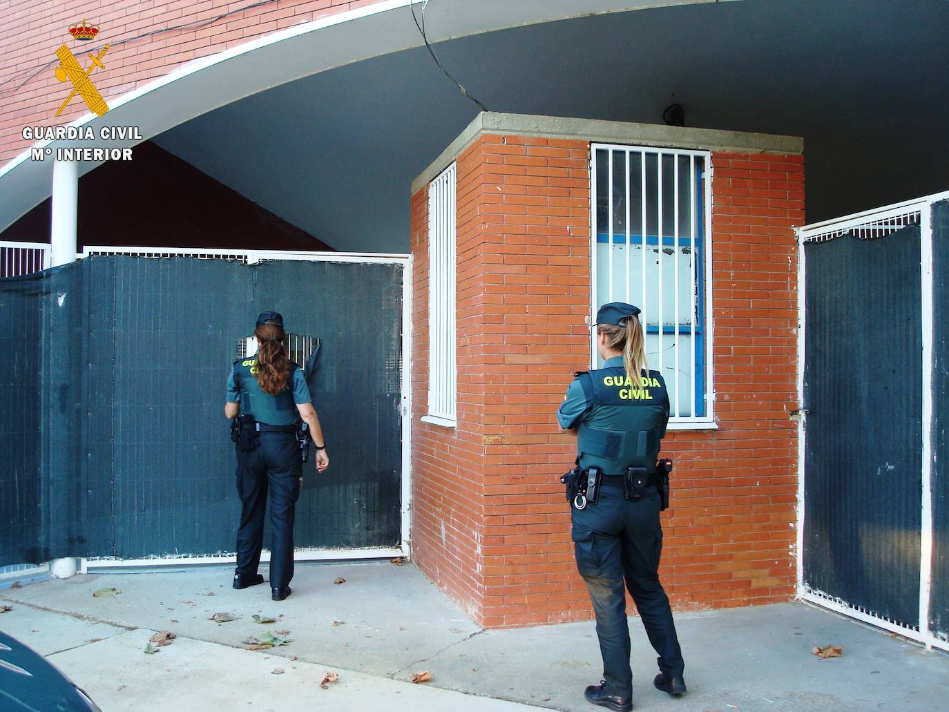 Detenidos siete jóvenes, seis de ellos menores, por robar en el bar de las piscinas de Villamuriel