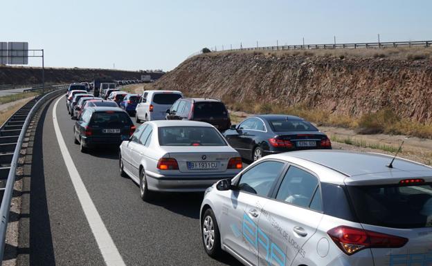 Un accidente con un herido causa grandes retenciones en la glorieta de Buenos Aires