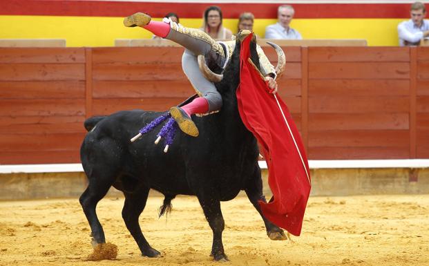 El torero Paco Ureña descansa en planta en el Hospital de Palencia tras la cornada del viernes