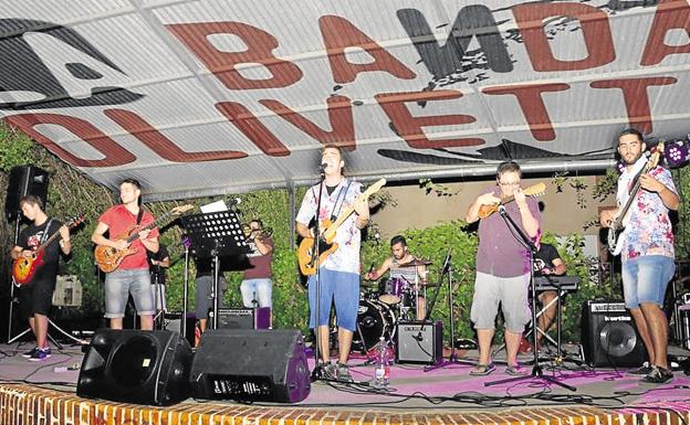 San Miguel del Arroyo inicia cuatro días de fiesta con el pregón de la Banda Olivetti