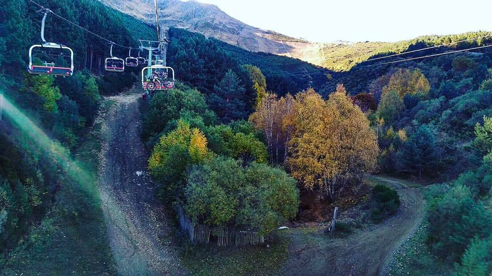 Rescatada una ciclista herida en las dos piernas tras una caída en la estación de La Pinilla