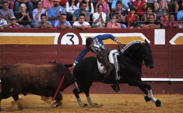 Guillermo Hermoso de Mendoza sale a hombros como triunfador de la última tarde de Cuéllar