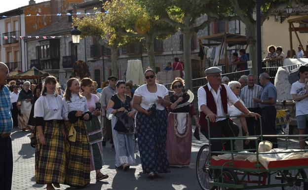 Cerca de 400 figurantes dan vida a la Feria de los Oficios de Villanubla