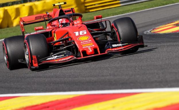 Leclerc pone en su sitio a Vettel