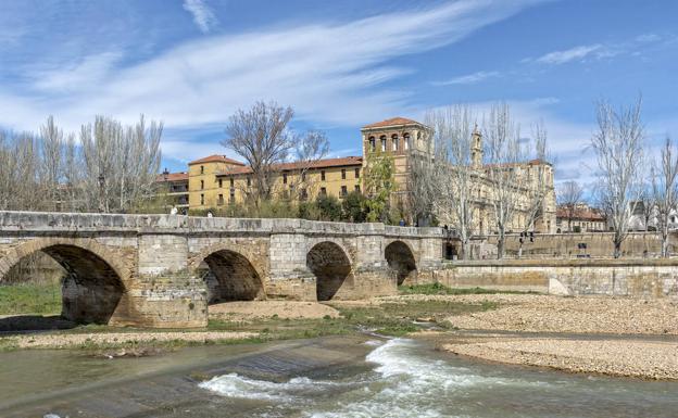 Un varón se lanza a las aguas del río Bernesga para salvar a un perro en León