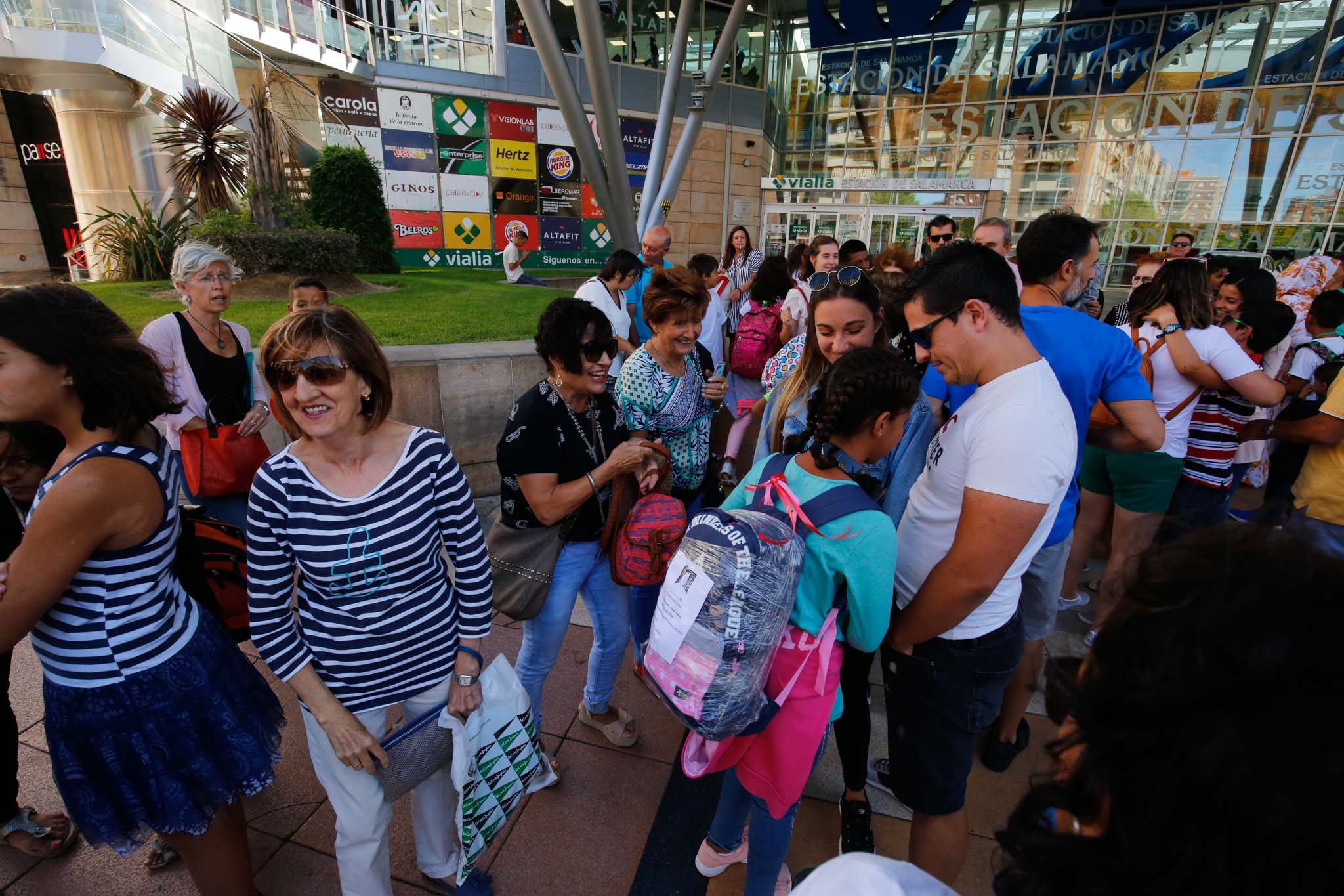 Despedida de los niños saharauis de sus familias salmantinas