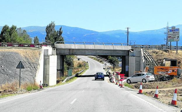 La colocación de un nuevo puente de la SG-20 motiva el cierre al tráfico la carretera de Palazuelos