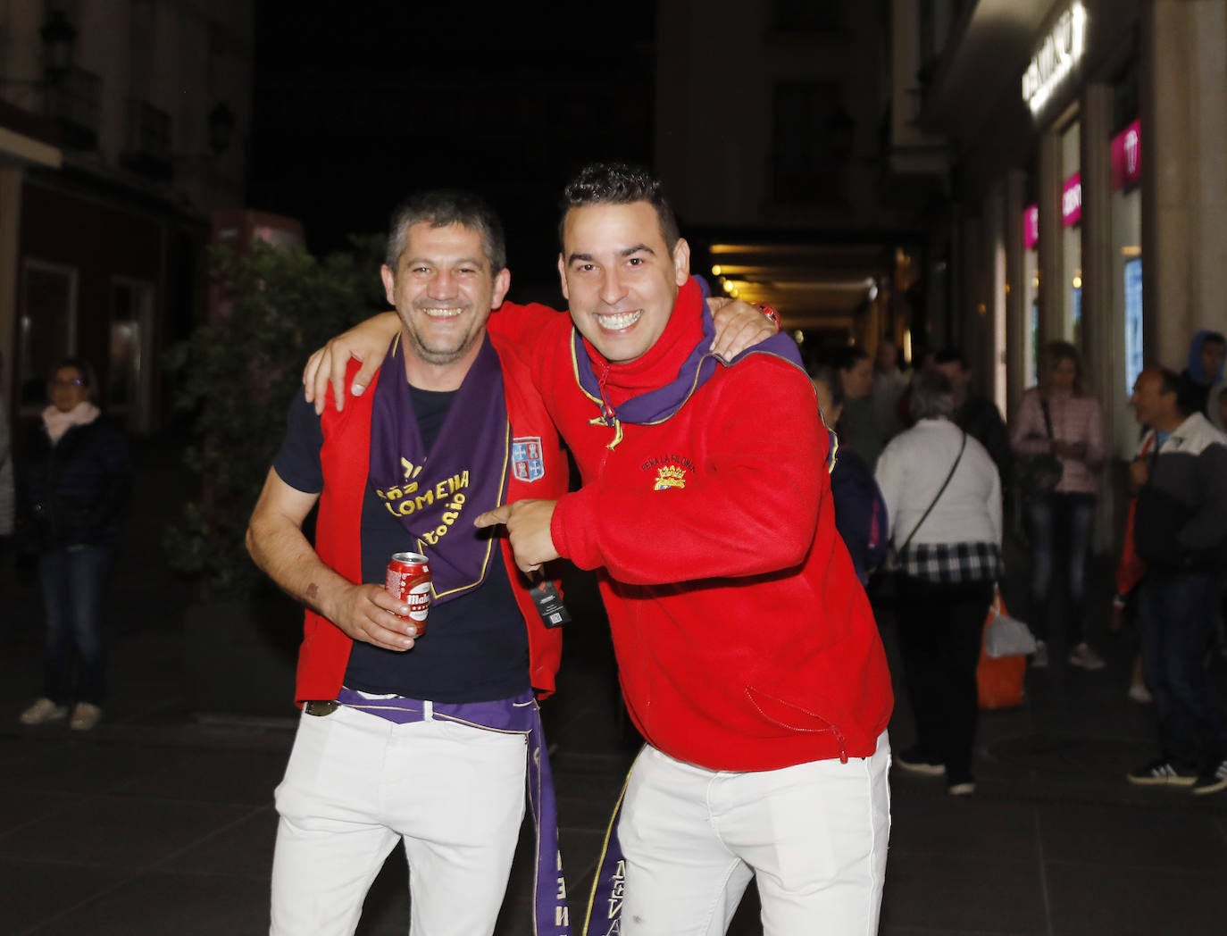 Desfile de peñas en la Calle Mayor de Palencia