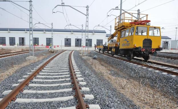 El nuevo taller de Renfe comenzará el mantenimiento de trenes convencionales a final de este mes