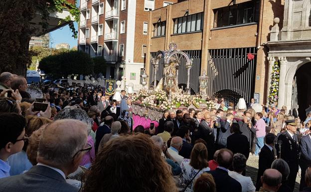 Honores a la Virgen de San Lorenzo como protectora de los niños