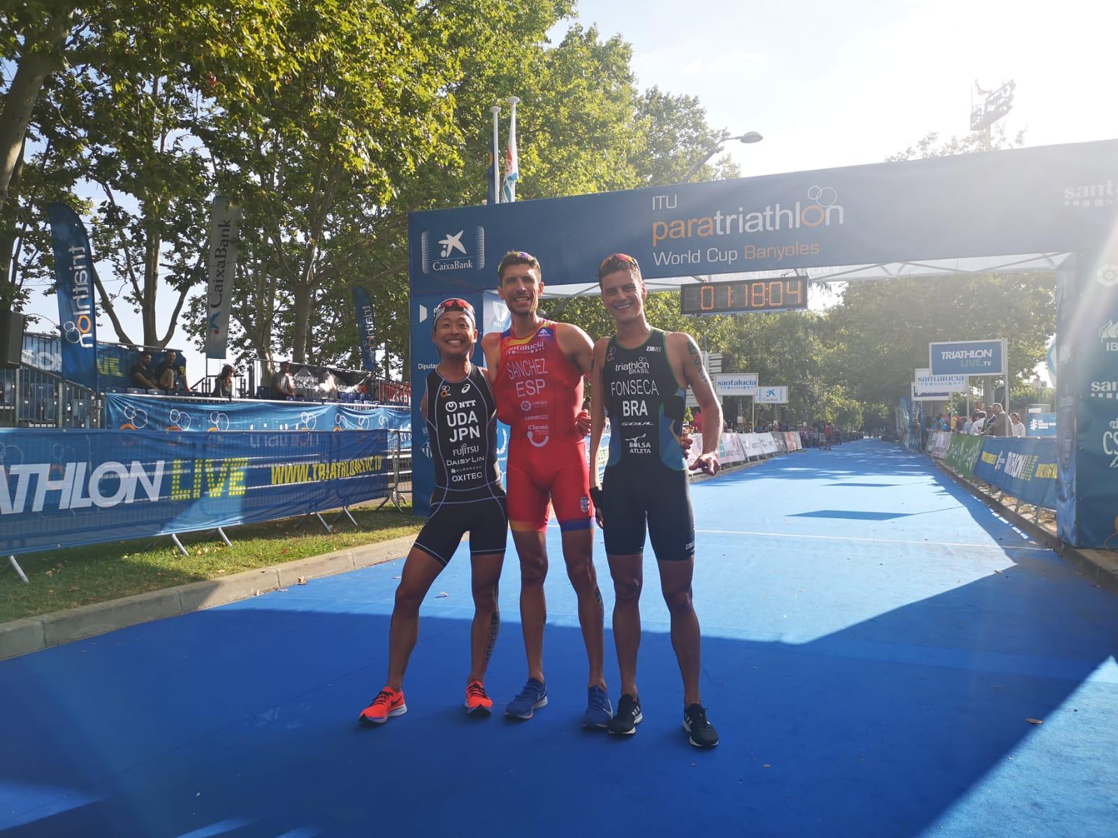 El triatleta salmantino Álex Sánchez Palomero gana la Copa del Mundo y estará en Tokio 2020