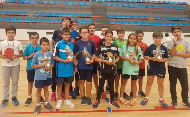 El Open Ciudad de Salamanca de Tenis de Mesa inunda La Alamedilla de jóvenes palistas