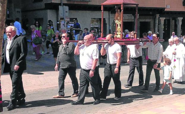 Procesión de la Catorcenilla en el barrio de Santa Eulalia