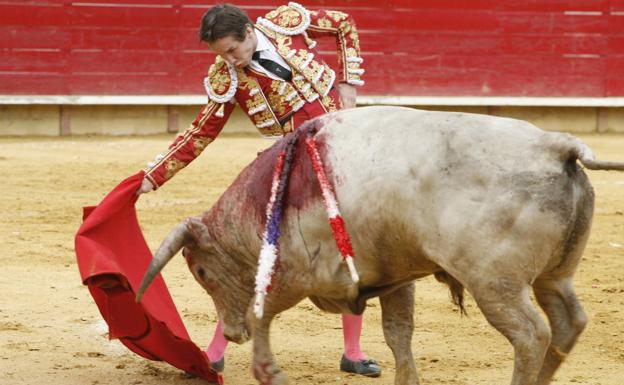 Arturo Gilio sale por la puerta grande de Laguna en una tarde gris