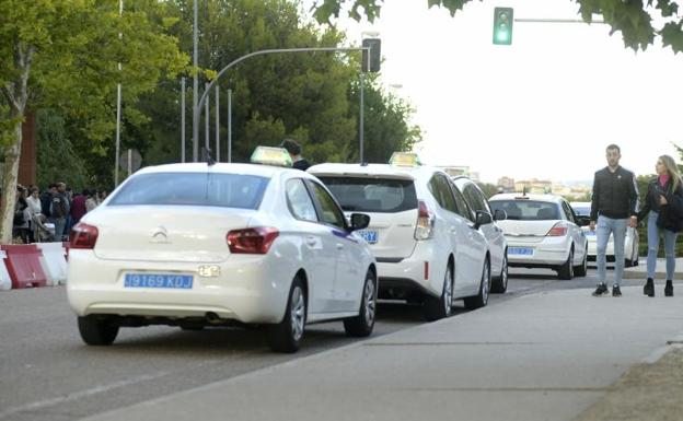 Los taxistas de Valladolid piden facilidades de acceso a la parada del recinto ferial