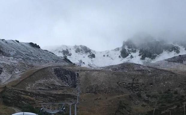 La nieve y el intenso frío regresan a la estación de San Isidro de León