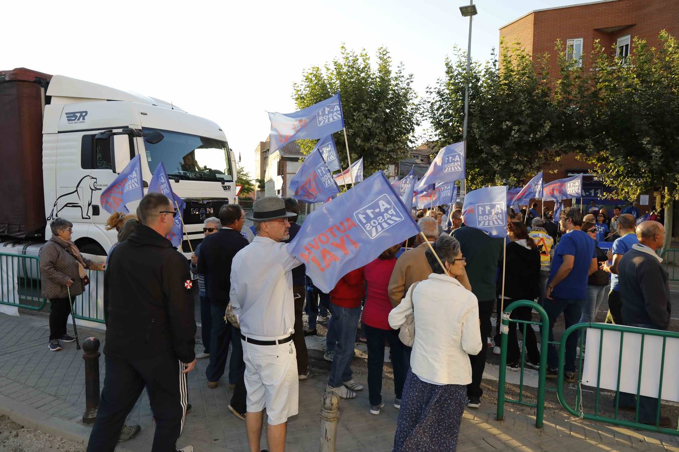 Nueva concentración en Peñafiel para reclamar la Autovía del Duero