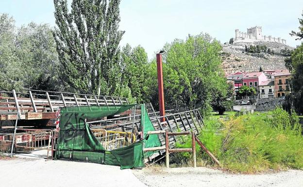 La pasarela sobre el Duratón en Peñafiel se montará a final de mes