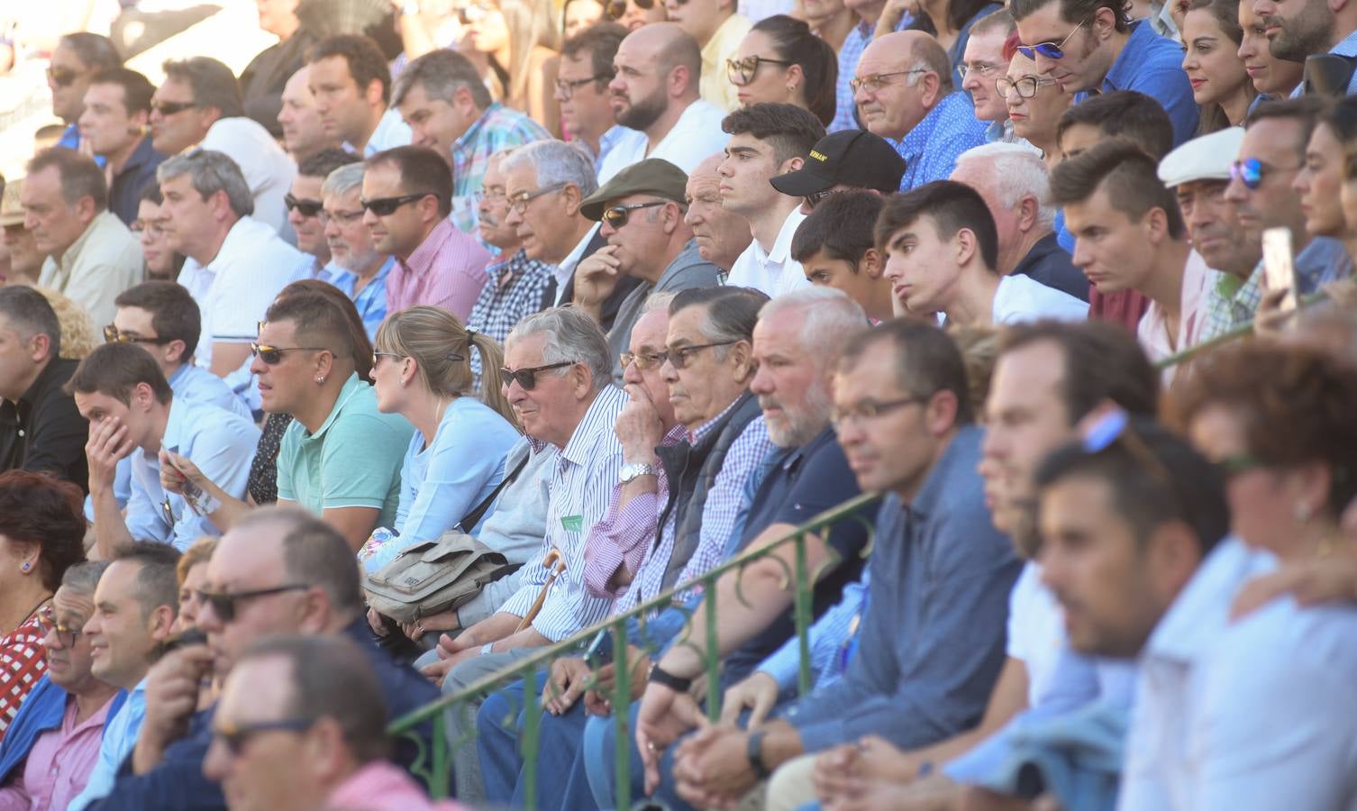 Búscate en las fotos de la tercera corrida de la Feria de San Lorenzo (1/2)