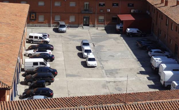 VehÃculos intervenidos al clan Varela de Barrio España, en la ComisarÃa de Las Eras./J. S.