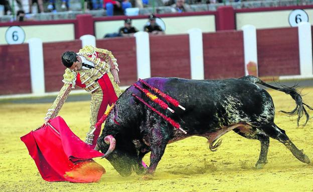 Detalles en una feria que no acaba de romper