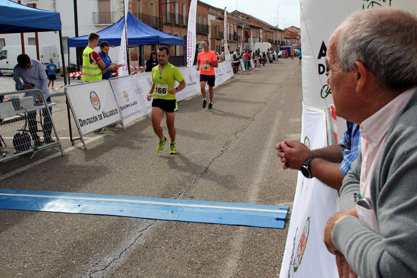 Más de 300 atletas participan en la carrera 'Corriendo entre viña' de Rueda (2/2