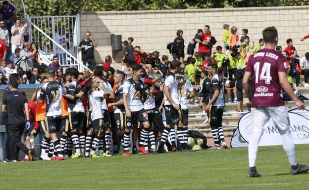 Unionistas estrena su casillero de puntos con una trabajada y sufrida victoria ante el Haro (2-1)