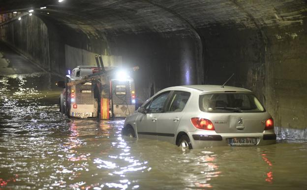 ¿Qué hacer si tu coche queda atrapado en una riada?