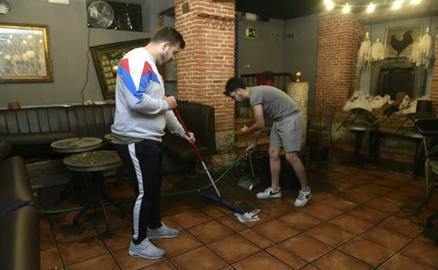 «El agua ha alcanzado el metro y medio y ha destrozado todo»