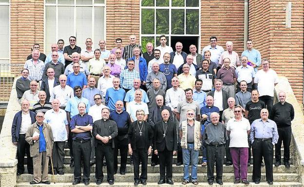 Blázquez preside el encuentro de un centenar de sacerdotes en Villagarcía de Campos