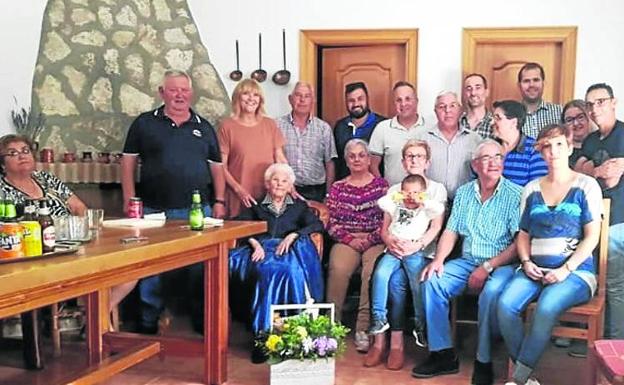 La abuela de Alcazarén cumple 100 años
