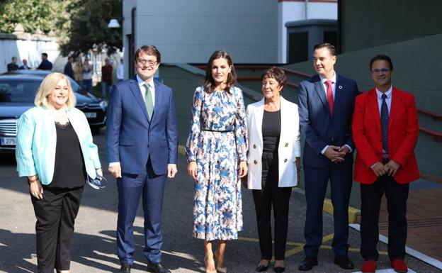 La Reina Letizia visita el centro de enfermedades raras de Burgos en su décimo aniversario