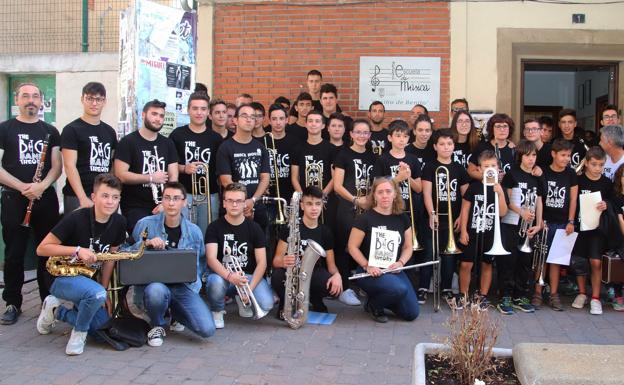 Apoyo vecinal masivo a los profesores de la Escuela de Música