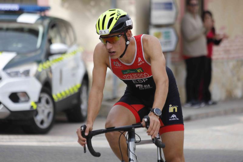 Un centenar de atletas desafían a la lluvia en Valbuena de Duero (1/2)