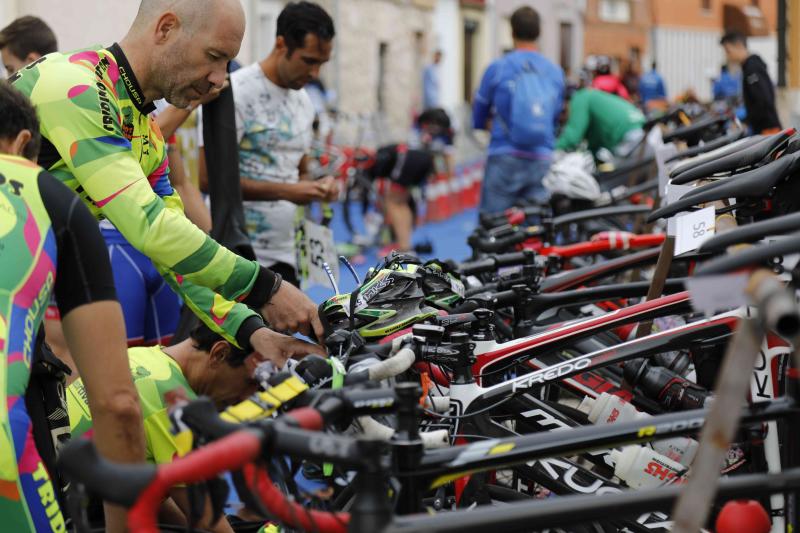 Un centenar de atletas desafían a la lluvia en Valbuena de Duero (2/2)