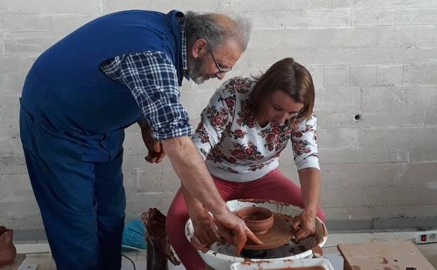 El encuentro de alfareros muestra en Portillo el secreto de la artesanía