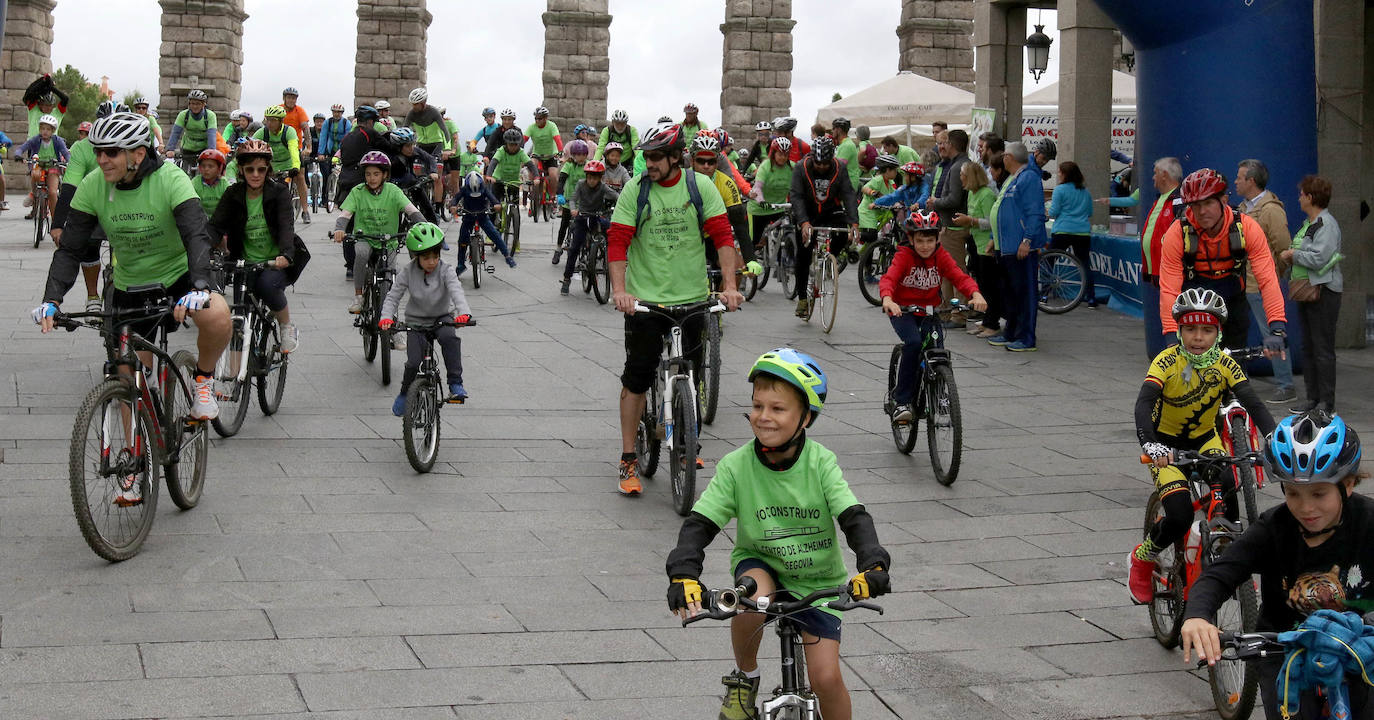 Marcha ciclista organizada por la Asociacion contra el Alzheimer de Segovia