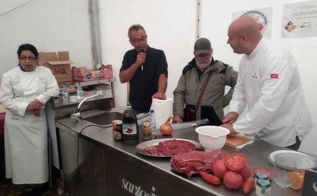 La primera Feria Gastronómica de La Alberca promociona los productos del territorio