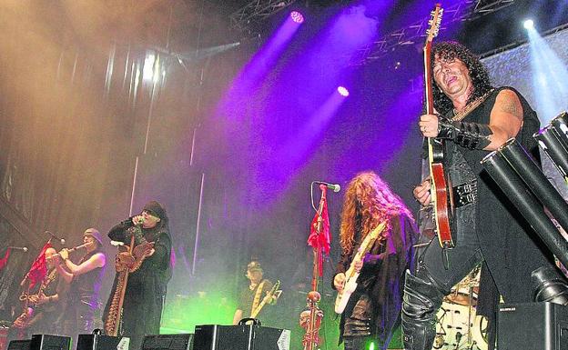 Mago de Oz 'hechiza' a dos mil personas en las fiestas naveras