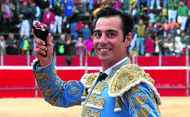 Del Álamo y Del Pilar pasean las únicas orejas en una seria corrida de Valdellán en Riaza