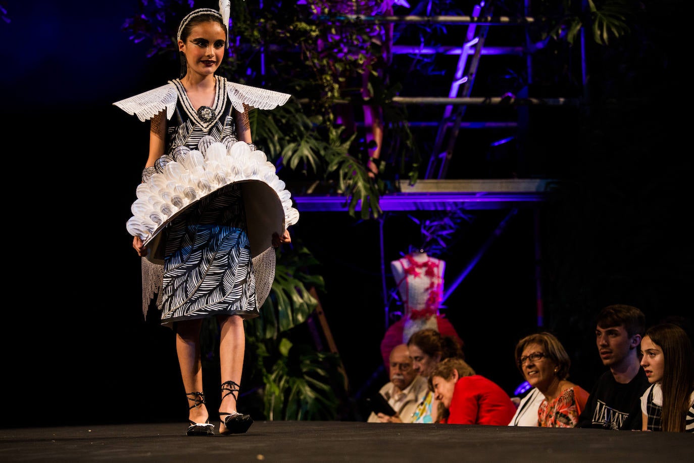 Vestidos de papel en la pasarela