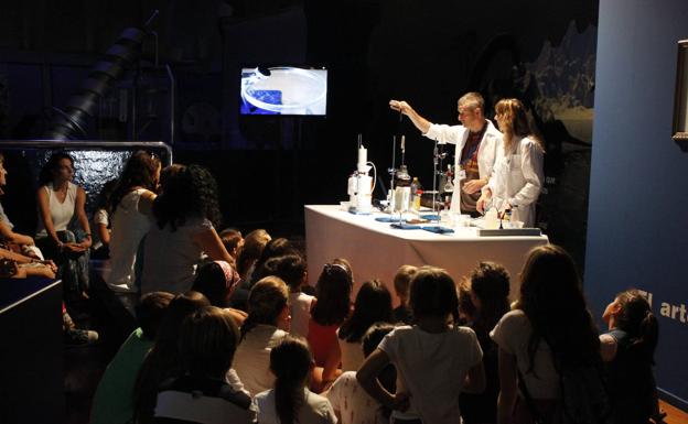 El Museo de la Ciencia ofrece doce talleres gratuitos a niños y familias en 'La noche de los investigadores'