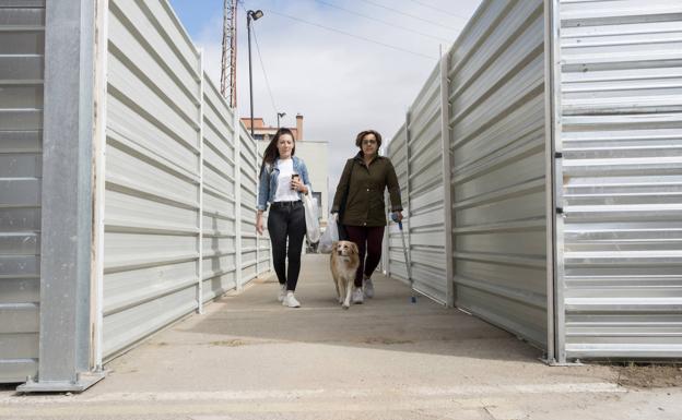 Los vecinos de Belén y Pilarica estrenan en Valladolid el pasillo peatonal que salva la obra del túnel